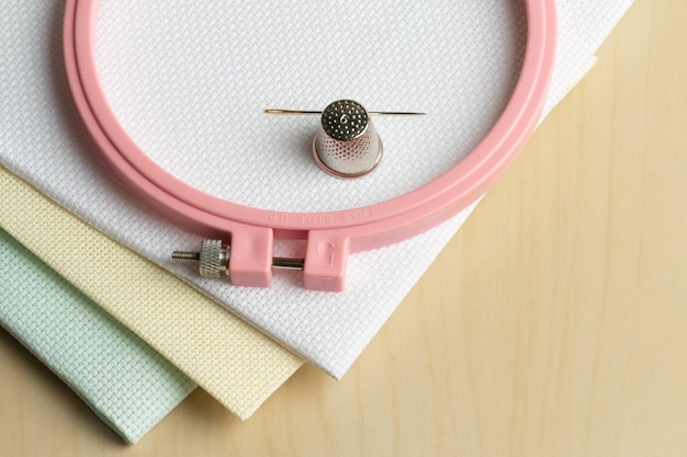 Миниатюрная вышивка в пяльцах